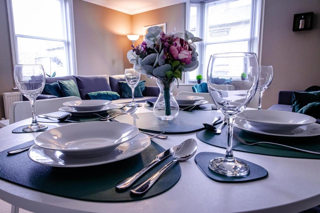 Lord Street - 2 Beautiful Apartments - Sleep Up To 14 Guests - By Rework Accommodation Chester Zewnętrze zdjęcie