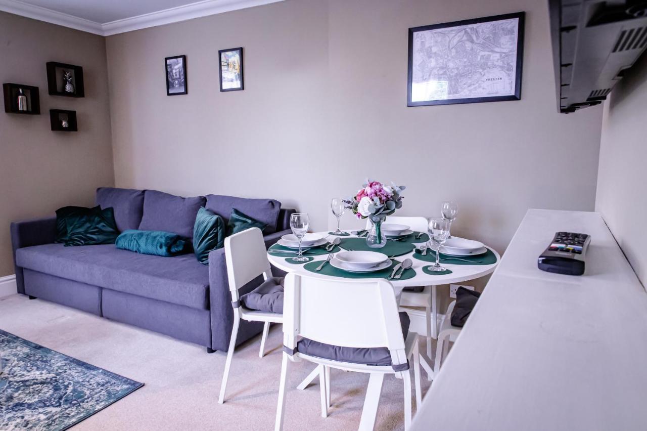 Lord Street - 2 Beautiful Apartments - Sleep Up To 14 Guests - By Rework Accommodation Chester Zewnętrze zdjęcie