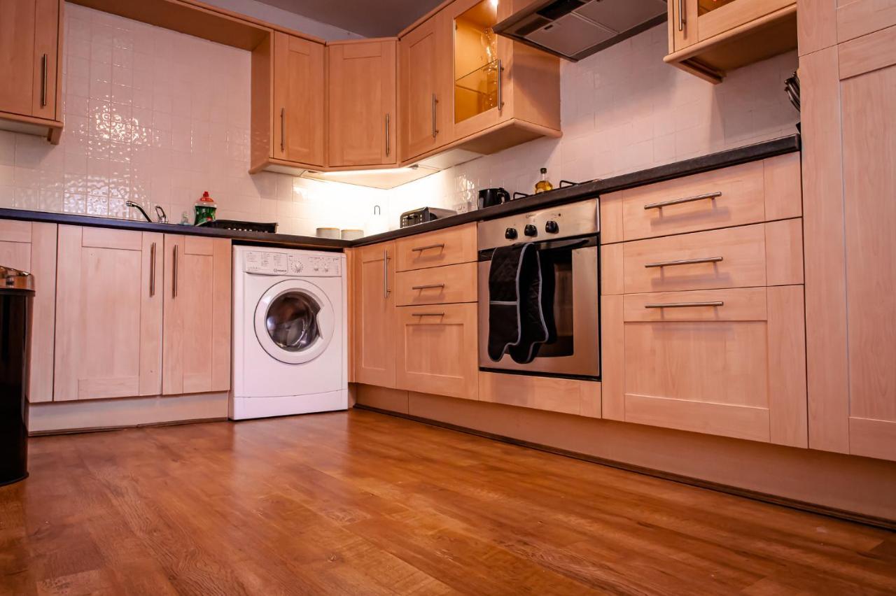 Lord Street - 2 Beautiful Apartments - Sleep Up To 14 Guests - By Rework Accommodation Chester Zewnętrze zdjęcie