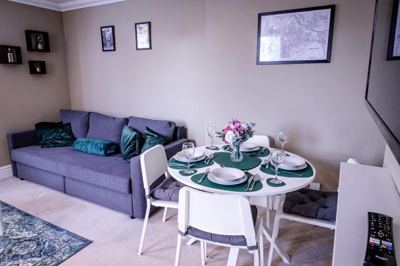 Lord Street - 2 Beautiful Apartments - Sleep Up To 14 Guests - By Rework Accommodation Chester Zewnętrze zdjęcie