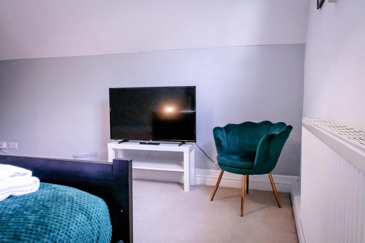 Lord Street - 2 Beautiful Apartments - Sleep Up To 14 Guests - By Rework Accommodation Chester Zewnętrze zdjęcie