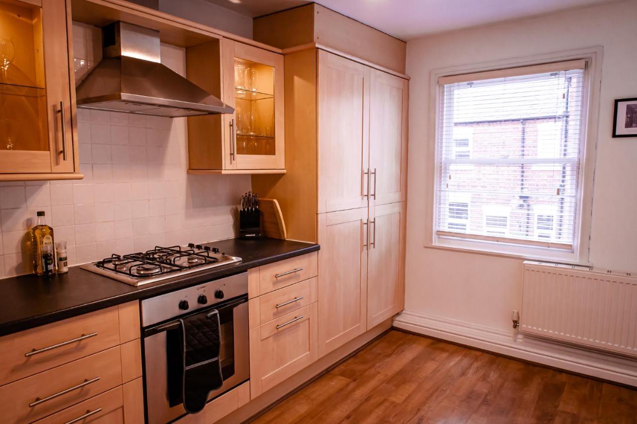 Lord Street - 2 Beautiful Apartments - Sleep Up To 14 Guests - By Rework Accommodation Chester Zewnętrze zdjęcie