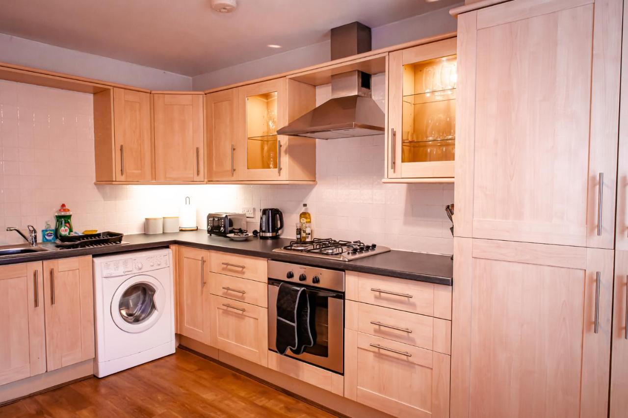 Lord Street - 2 Beautiful Apartments - Sleep Up To 14 Guests - By Rework Accommodation Chester Zewnętrze zdjęcie