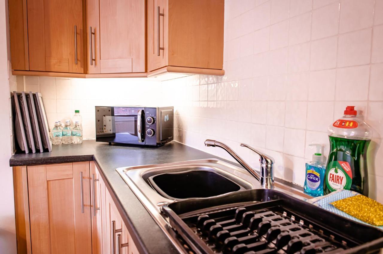 Lord Street - 2 Beautiful Apartments - Sleep Up To 14 Guests - By Rework Accommodation Chester Zewnętrze zdjęcie