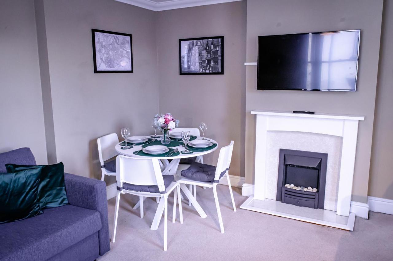 Lord Street - 2 Beautiful Apartments - Sleep Up To 14 Guests - By Rework Accommodation Chester Zewnętrze zdjęcie