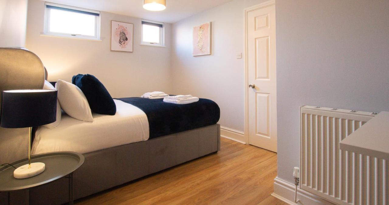 Lord Street - 2 Beautiful Apartments - Sleep Up To 14 Guests - By Rework Accommodation Chester Zewnętrze zdjęcie