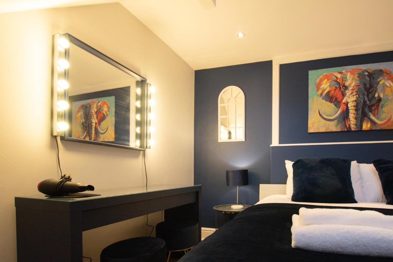 Lord Street - 2 Beautiful Apartments - Sleep Up To 14 Guests - By Rework Accommodation Chester Zewnętrze zdjęcie