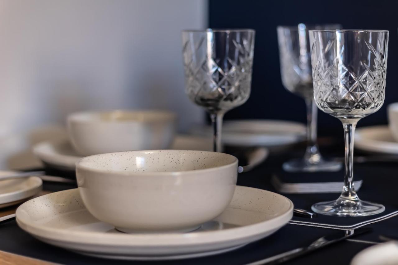 Lord Street - 2 Beautiful Apartments - Sleep Up To 14 Guests - By Rework Accommodation Chester Zewnętrze zdjęcie