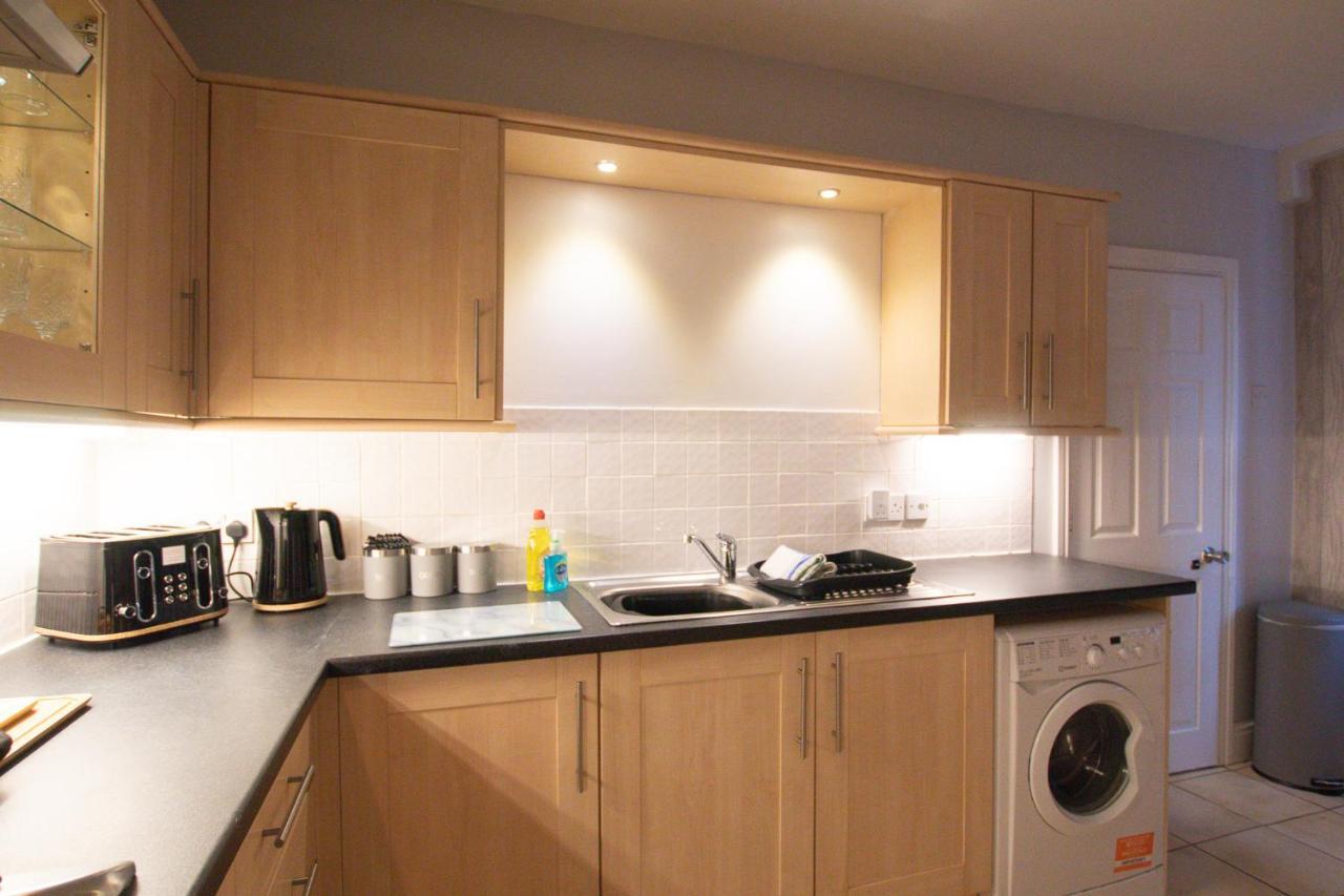 Lord Street - 2 Beautiful Apartments - Sleep Up To 14 Guests - By Rework Accommodation Chester Zewnętrze zdjęcie