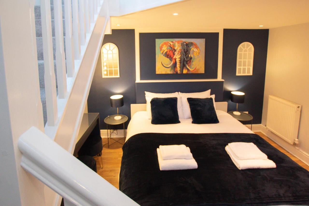 Lord Street - 2 Beautiful Apartments - Sleep Up To 14 Guests - By Rework Accommodation Chester Zewnętrze zdjęcie